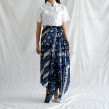 Muat gambar ke penampil Galeri, Kara Skirt - Rok Batik Modern model Kain Ikat Instant

