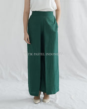 Load image into Gallery viewer, Culottes / Dobbi Woven Rubber Pants (Select Variation)
