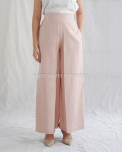 Load image into Gallery viewer, Culottes / Dobbi Woven Rubber Pants (Select Variation)
