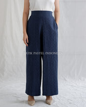 Load image into Gallery viewer, Culottes / Dobbi Woven Rubber Pants (Select Variation)
