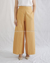 Load image into Gallery viewer, Culottes / Dobbi Woven Rubber Pants (Select Variation)
