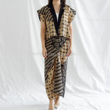 Load image into Gallery viewer, Luna Vest Blazer / Outer Top Batik 18
