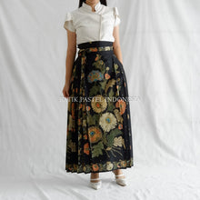 Muat gambar ke penampil Galeri, Rok Batik Maura Pleats Tali - adjustable waist 马面裙
