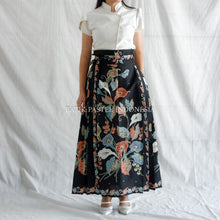 Load image into Gallery viewer, Rok Batik Maura Pleats Tali - adjustable waist [po 14 hari kerja] 马面裙
