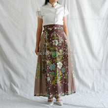 Load image into Gallery viewer, Rok Batik Maura Pleats Tali - adjustable waist [po 14 hari kerja] 马面裙
