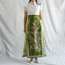 Load image into Gallery viewer, Rok Batik Maura Pleats Tali - adjustable waist [po 14 hari kerja] 马面裙
