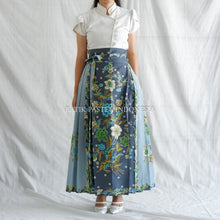 Load image into Gallery viewer, Rok Batik Maura Pleats Tali - adjustable waist [po 14 hari kerja] 马面裙
