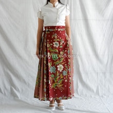 Load image into Gallery viewer, Rok Batik Maura Pleats Tali - adjustable waist [po 14 hari kerja] 马面裙
