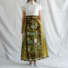 Load image into Gallery viewer, Rok Batik Maura Pleats Tali - adjustable waist [po 14 hari kerja] 马面裙

