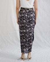 Load image into Gallery viewer, Batik Strap Skirt 16
