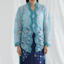 Muat gambar ke penampil Galeri, Seroja Kebaya atasan Brokat Modern - Batik Pastel
