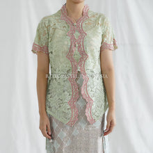 Muat gambar ke penampil Galeri, Seroja Kebaya atasan Brokat Modern - Batik Pastel
