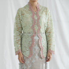 Muat gambar ke penampil Galeri, Seroja Kebaya atasan Brokat Modern - Batik Pastel
