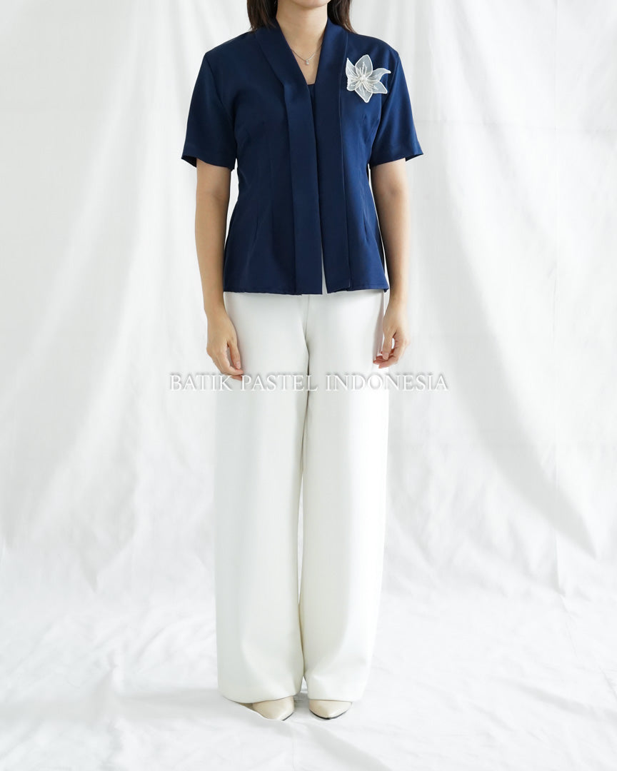 Chrysanthemum Top Top With Floral Embroidery - Navy