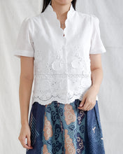 Load image into Gallery viewer, Shella Top Embroidered Cotton Top - White
