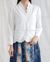 Load image into Gallery viewer, Shella Top LONG Embroidered Cotton Top- White
