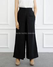 Load image into Gallery viewer, Culottes / Dobbi Woven Rubber Pants (Select Variation)
