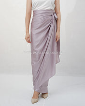 Muat gambar ke penampil Galeri, Rok Tali / Wrap Skirt Satin (Pilih Warna)
