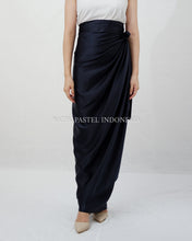 Muat gambar ke penampil Galeri, Rok Tali / Wrap Skirt Satin (Pilih Warna)
